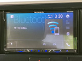 Bluetooth接続にも対応し、スマートフォンとの連携もスムーズです。お気に入りの音楽を車内で手軽に楽しめます。快適な移動時間を演出します。