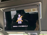 【14型有機ELフリップダウン】三列目からでも迫力のエンタメが観れる大画面フリップダウン。有機ELのモニターでは、一般的なフリップダウンよりも高コントラストでキレイな映像を楽しめます。