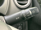 操作しやすいウインカーレバーで、安全な車線変更をサポートします。直感的に操作できるので、運転に集中できます。オート機能も便利ですね。