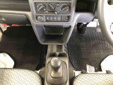 5速ミッションのマニュアル車になります。
