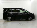 この度は、当社の展示車をご覧いただきまして、誠に有難うございます。自信をもってお勧めできる車となりますので、ごゆっくりご覧頂きたいと思います。