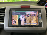 停車中には、地上デジタル放送を楽しめるTV機能。長距離移動の休憩時間に、番組をチェックするのもおすすめです。