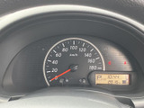 見やすいメーター類が、運転に必要な情報を的確に伝えます。シンプルで分かりやすい表示は、運転に集中するのに役立ちます。