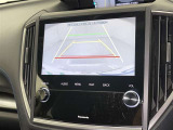 バックモニター付なので後退時に後方が見えるので安心。 車は構造上、死角がたくさんなので万が一を考えると必須ですね。 あくまで補助の為の装備、バックは目視で確認する事が重要ですよ。