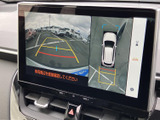 駐車時の安全性を高めるバックモニター。周囲の状況を画面で確認でき、狭い場所でもスムーズな駐車操作をサポートします。安心してお乗りいただけます。