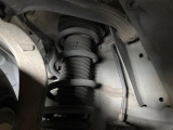 お車を安心してお乗りいただく為には、足回りの定期点検が欠かせません。サービスサポート(有償保証)では無料点検もご提供しており、安心のカーライフをお過ごしいただけるサポート体制が整っています。