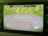 駐車時の不安を軽減するバックモニター付き。狭い場所でも安全に駐車できます。後方の状況を視認しやすく、運転をサポートします。