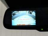バックカメラがあるので車両後方の安全確認もラクラクです!(※バックミラー内にカメラ映像が表示されます)