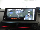車両を上方から見たような映像をナビ画面に表示するパノラミックビューモニターです。
