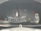 視認性の高いメーターデザインで、走行情報を一目で確認できます。運転に集中できる、シンプルで機能的なデザインです。情報表示も分かりやすい工夫が凝らされています。