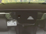 【スマートブレーキサポート】走行中に前方の車両等を認識し、衝突しそうな時は警報とブレーキで衝突回避と被害軽減をアシスト。より安全にドライブをお楽しみいただけます。
