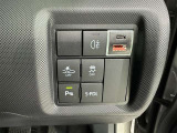 コーナーセンサーを車の前後に装備。障害物までの距離に応じて警告音を変えてお知らせ。縦列駐車時や駐車場・車庫などでの取り回しをサポートします。詳細は販売店スタッフまでおたずねください。