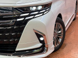 【シーケンシャルターンランプ付きLEDヘッドライト】人気の『流れるウィンカー』付きのLEDヘッドライトを装備♪高級感はもちろん、点灯時は存在感たっぷりで他車からも認識されやすく安心です。