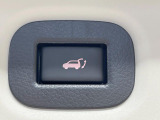 【パワーバックドア】スマートキーや運転席のボタンを押すだけでリアゲートが自動で開閉します!荷物を持っている時や、高い位置にあるバックドアを閉める際に便利な機能です♪