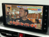 停車中には、地上デジタル放送を楽しめるTV機能。長距離移動の休憩時間に役立ちます。映像でリラックスできる空間を演出します。