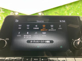 お好みの音楽をクリアな音質で。多様なソースに対応し、車内でのエンターテイメントを充実させてくれます。快適なドライブのお供に。
