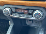 運転席と助手席とシートヒーターが装備されております。