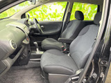運転に必要な情報を一目で確認できるインストルメントパネル。操作性にも優れており、運転に集中できます。快適なドライブをサポートします。