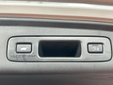 【パワーバックドア】スマートキーや運転席のボタンを押すだけでリアゲートが自動で開閉します!荷物を持っている時や、高い位置にあるバックドアを閉める際に便利な機能です♪