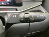 操作しやすいウインカーレバーで、安全な車線変更をサポート。直感的に操作でき、スムーズな運転をアシストします。