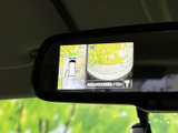 後方確認がこれほど手軽に。狭い道や駐車時も安心です。映像の鮮明さも確認できますね。運転に自信がない方にもおすすめです。