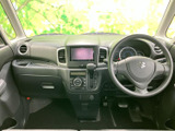 運転席からの視界は良好で、運転操作もスムーズに行えます。シンプルで機能的なデザインで、快適な運転をサポートします。