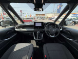 高いホールド性で運転姿勢が安定します。長距離ドライブでも疲れにくいのが魅力です。快適なドライビングライフをお送りください♪