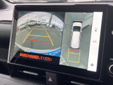 後方の状況をクリアに映し出すバックモニターで、狭い場所でも安全に駐車。運転初心者の方にも安心です。