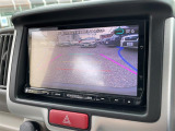 【バックモニター】後ろのカメラの映像をモニターに映し出すことができます。後方の見えない死角や、障害物との距離感をしっかり確認することができます。駐車が苦手な方におすすめです。