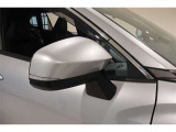 サイドターンランプ付きドアミラー。車両のドレスアップと右左折時の被視認性を兼ね備えたお洒落なミラーです。