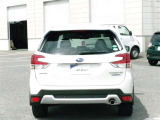 明るく広々、落ち着いた店内では、中古車のご検討・ご購入のほか、携帯電話(au)の購入等、様々なご相談に幅広く応えていきます♪