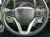 握りやすいステアリングは、運転の楽しさを向上させます。操作性にも優れ、快適なドライブをサポートします。