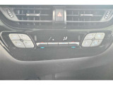 お好きな温度に設定すれば自動的に温度を調節、車内を快適空間に仕上げてくれます。