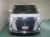 明度の高いLEDヘッドライトで、夜間の運転も安心です。