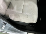 痛みの出やすい運転席シートの角、フロアマット、座面、ともに良好です
