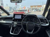 見通しのよいすっきりとした視界で、誰でも運転しやすいです。運転のしやすさは疲れにくさにも繋がりますよ♪