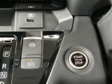 バック時の視認性を高めるバックモニター。狭い場所での駐車も安心です。安全確認をサポートし、運転の負担を軽減します。