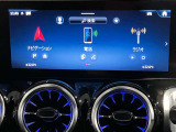 新しくなったセンターコンソールはスマートフォンを操作するような感覚でナビから車両の設定までが可能です。