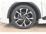 純正なので車に似合うデザインになっていますね。スタッドレスタイヤもご相談下さい。
