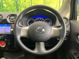 インテリアに合わせたデザインのステアリングは、運転される方のことも考え、運転しやすい形状、大きさです。是非一度、実際に触ってお確かめください。