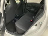 運転席周りはシンプルで操作性に優れています。必要な情報を一目で確認でき、安全運転をサポートします。快適なドライブをサポートします。