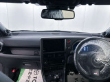 落ち着いたカラーの内装で、ゆったりと運転したい方に。