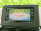 鮮明な地図表示で、運転状況を的確に把握できます。渋滞情報もリアルタイムで確認できるので、最適なルートを選択可能です。安全運転をサポートします。