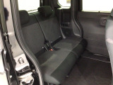 後席も余裕の広さ!ゆったりくつろげます!!