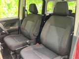 運転に集中できる、機能的な運転席です。操作しやすい配置で、快適なドライビングをサポートします。