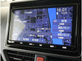 純正ナビを装備。タッチパネル式で使いやすく、お出かけもラクラクです。