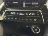 左右独立温度コントロールフルオートエアコンです。運転席、助手席それぞれで独立して温度設定ができます。冷え性の方が乗っても安心ですね♪