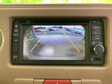 駐車時の不安を軽減するバックモニターが搭載。狭い場所でもスムーズな駐車操作をアシストし、安全な運転をサポートします。