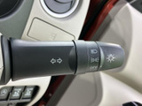 操作しやすいウインカーレバーは、安全な車線変更をサポートします。指先ひとつで直感的に操作できるので、運転に集中できます。
