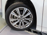 純正アルミホイール タイヤサイズは235/50R18